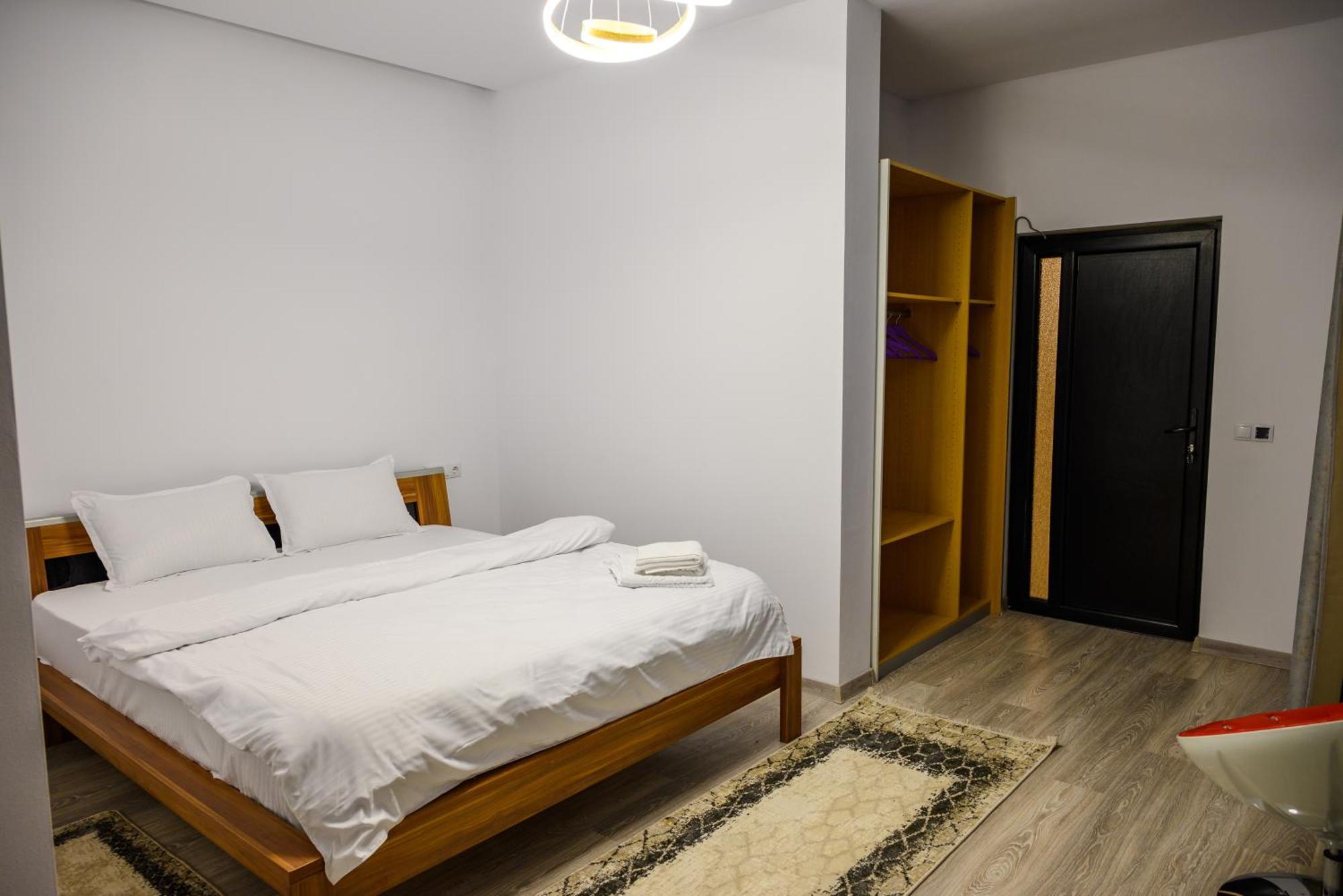 Regal Guest House Sighetu Marmaţiei Esterno foto
